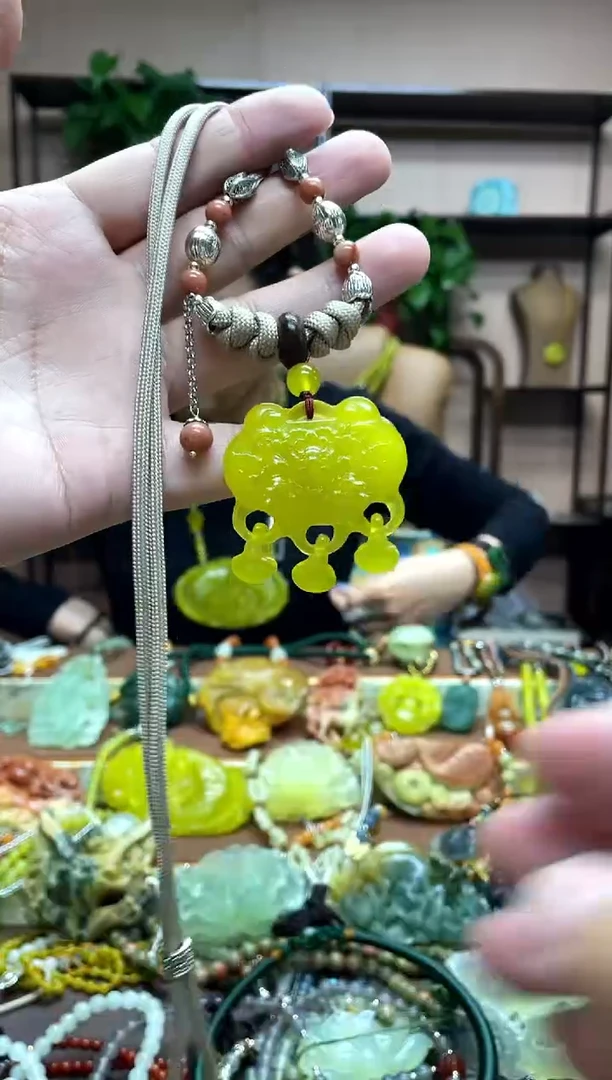 未镶嵌岫玉吊坠爸***牙·