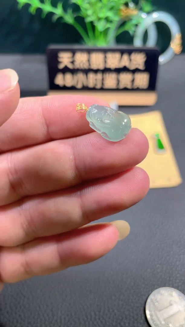 翡翠18K金镶嵌颈饰翡翠