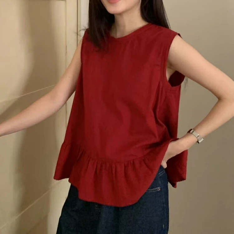这个红色无袖衫超仙超显肤色！！白几个度！