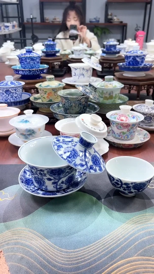 【闪购商品】320釉下彩青花仿古缠枝莲盖碗