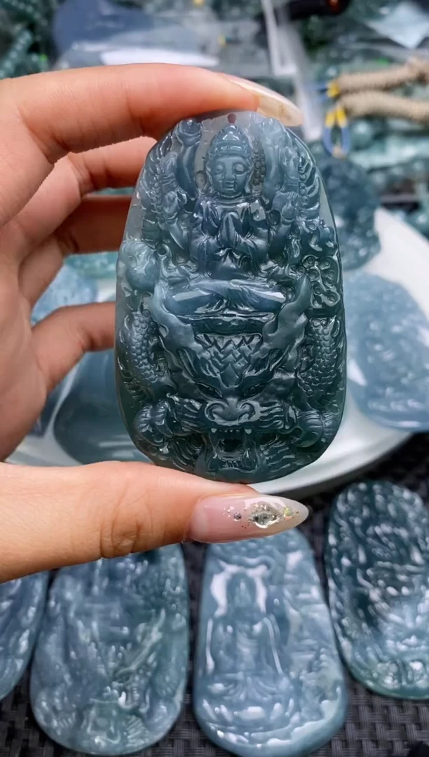 【闪购商品】翡翠颈饰未镶嵌          