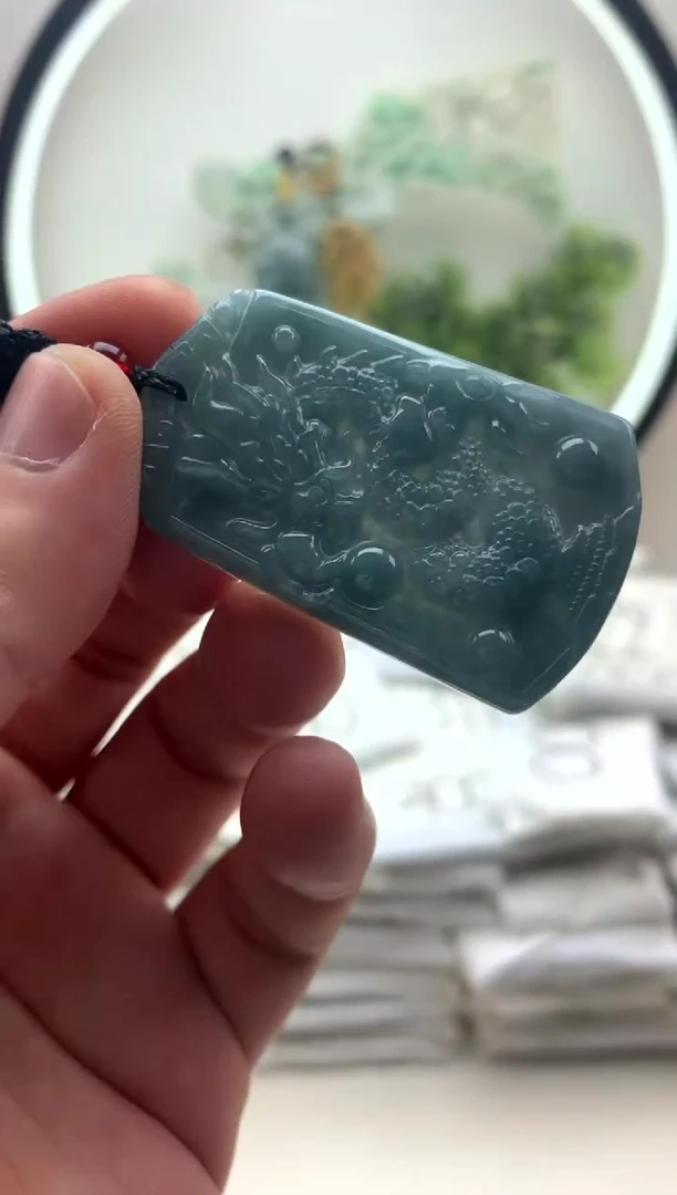 颈饰未镶嵌翡翠龙牌