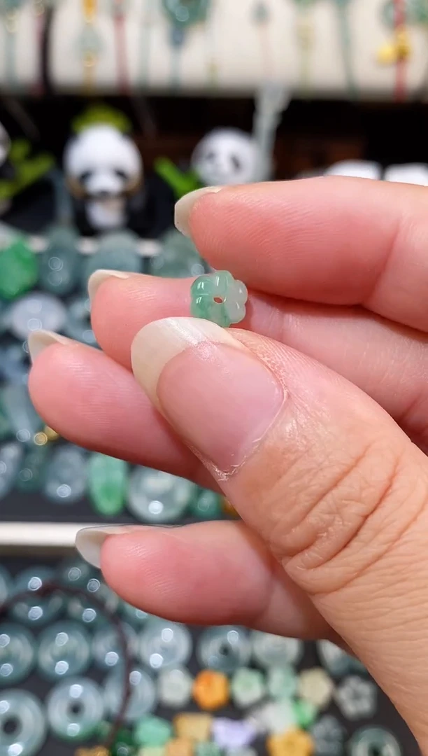 散珠翡翠莲花珠裸石