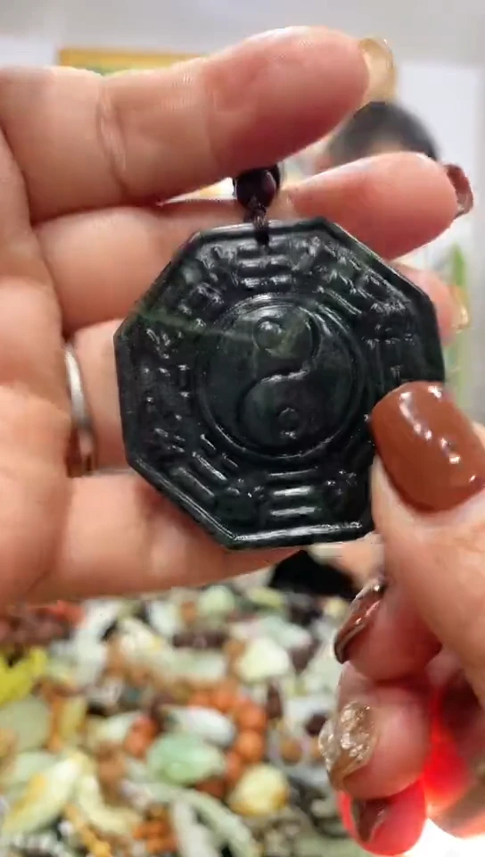 未镶嵌蛇纹石玉挂件