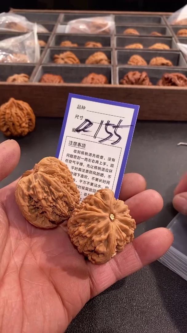 【闪购商品】文玩核桃吊坠43虎头王