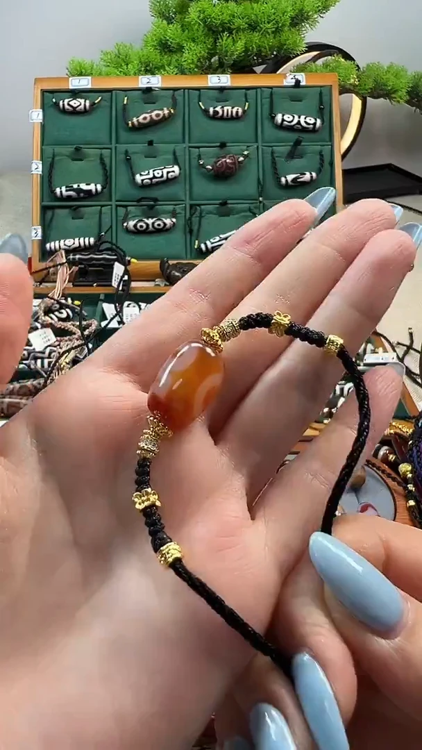 玛瑙/玉髓（覆膜）颈饰未镶嵌20.（微瑕）