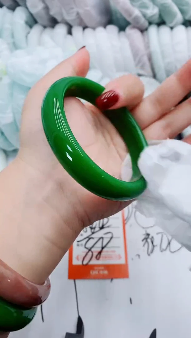 【闪购商品】石英质玉手镯未镶嵌T232-63-64