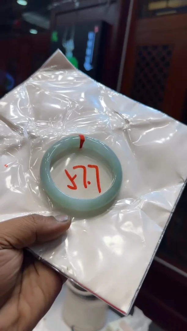 未镶嵌手镯翡翠手镯