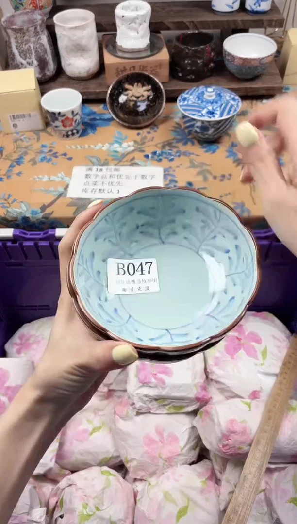 瓷片猫**多                B047