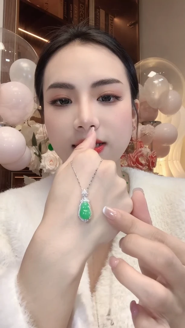 【闪购商品】翡翠吊坠(不含链)18K金镶嵌A11