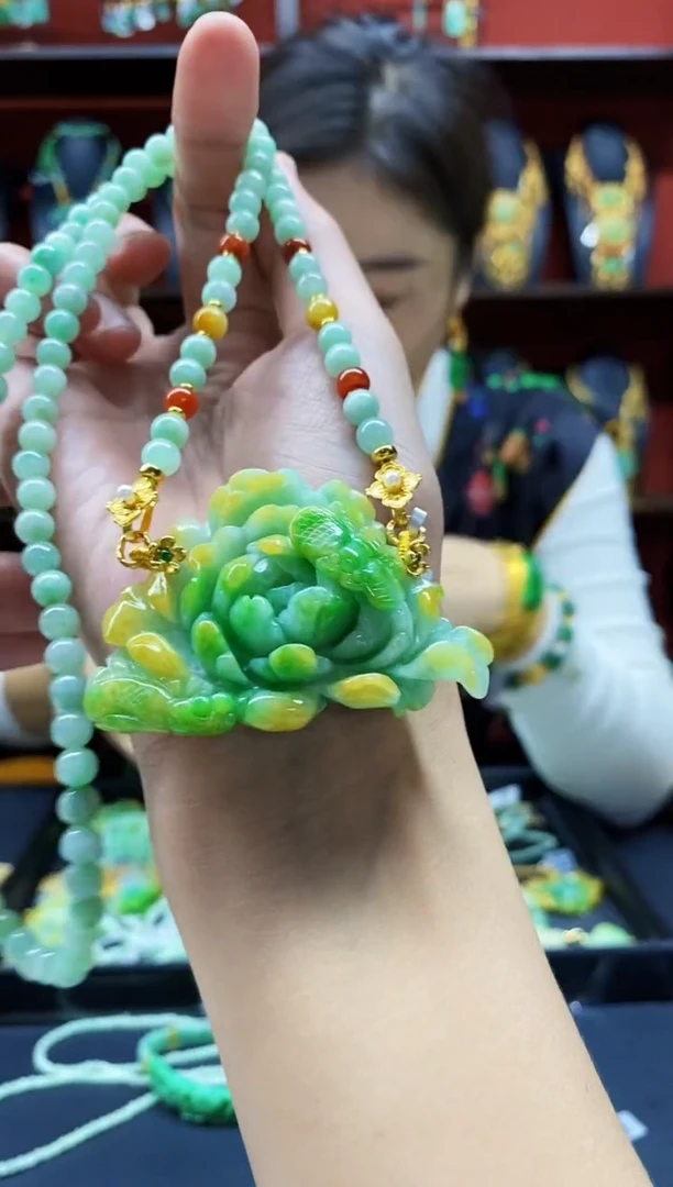颈饰未镶嵌翡翠吊坠