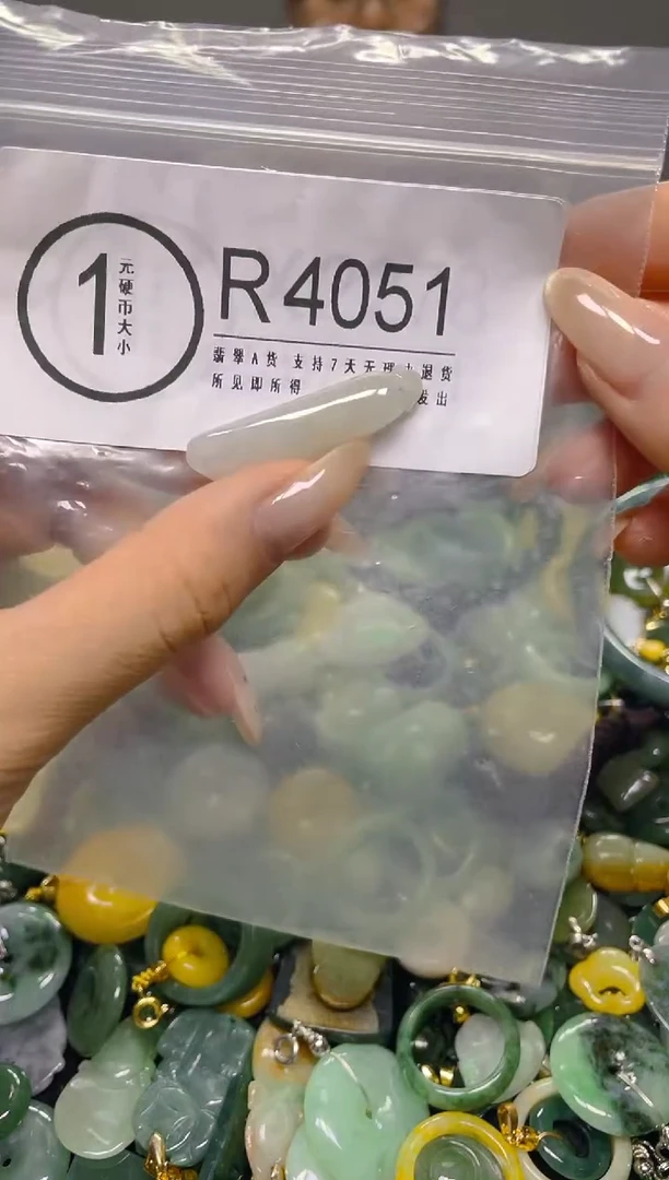 颈饰未镶嵌翡翠/ R /翡翠A货，一件也是批发价