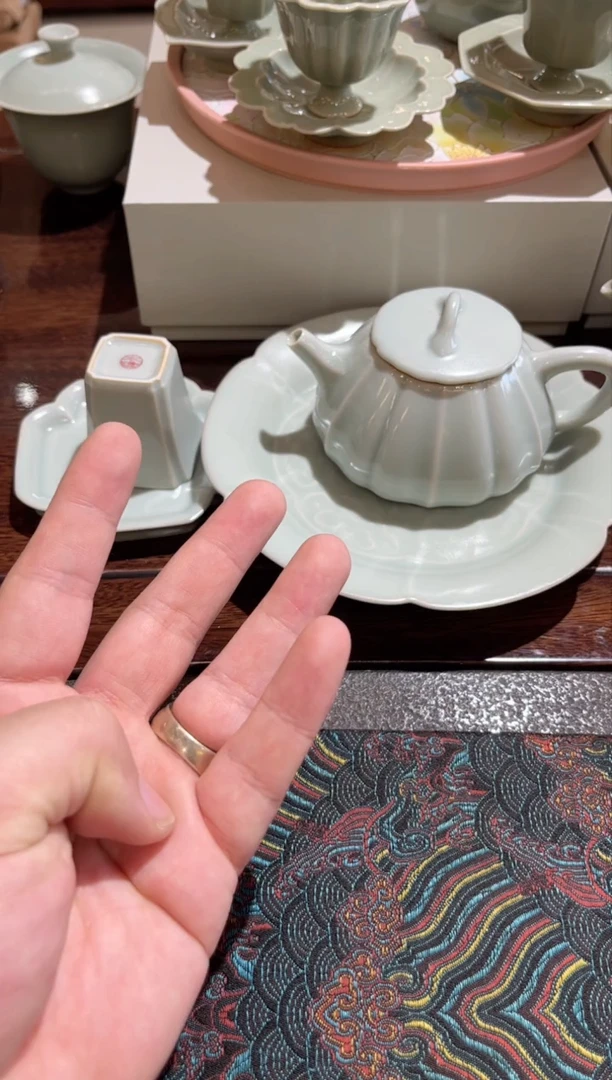 天青石瓢加六瓣壶承四个方隅杯