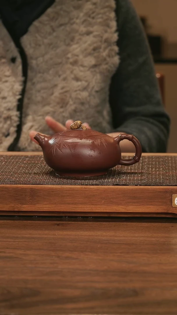 【闪购商品】紫砂茶壶 太湖石 底槽清 两个杯