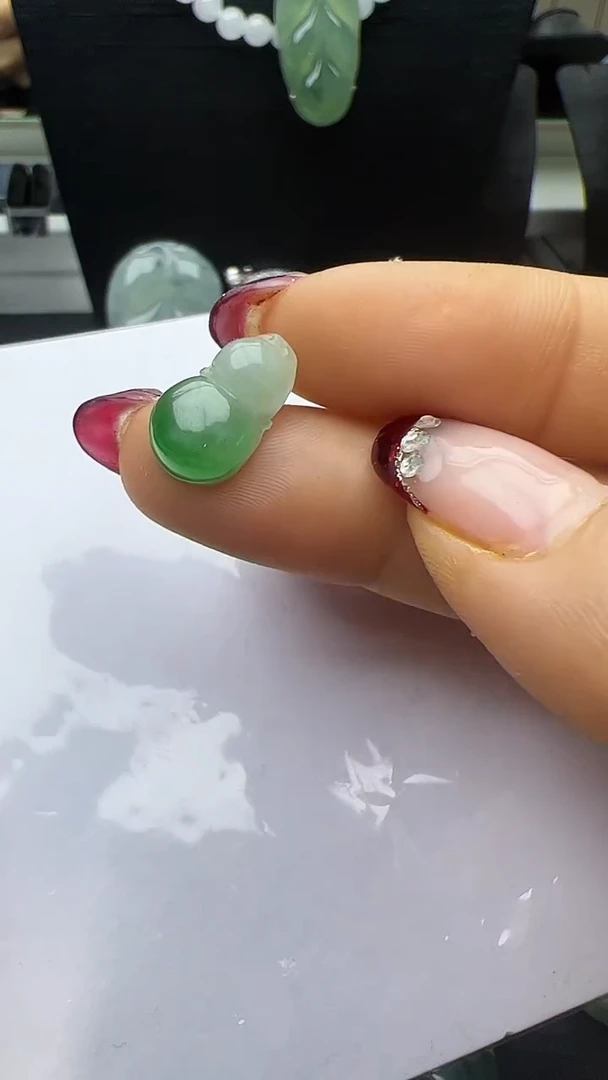 【闪购商品】翡翠颈饰未镶嵌葫芦