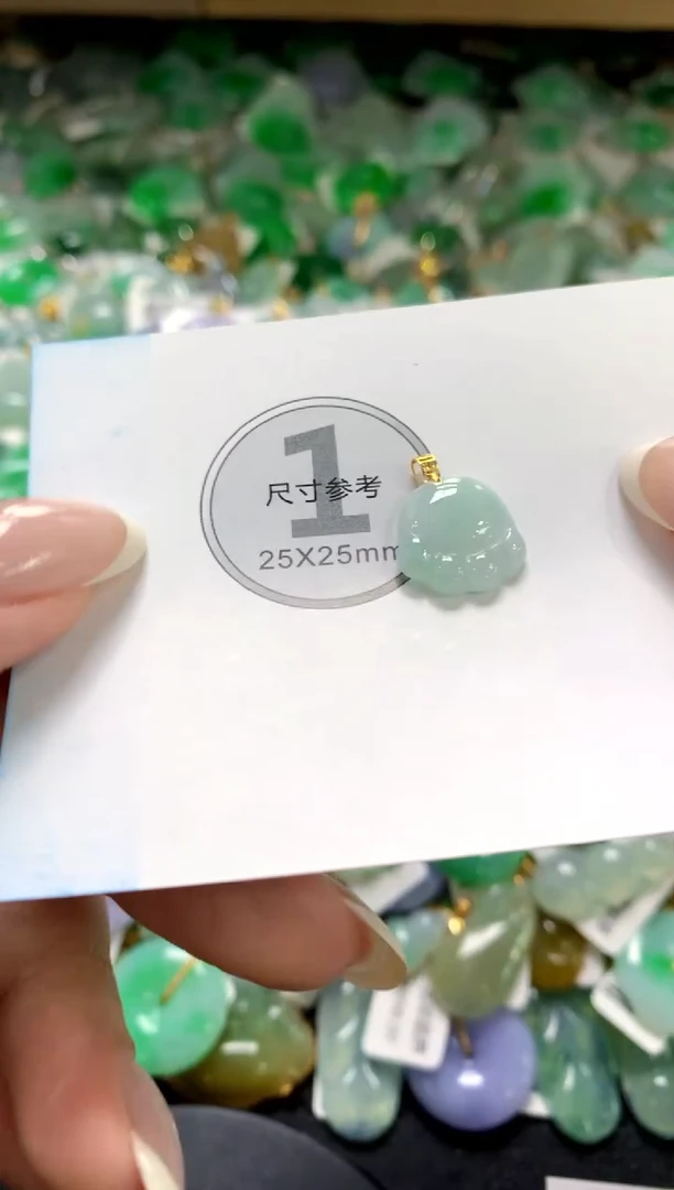 翡翠18K金镶嵌颈饰11111111111111111