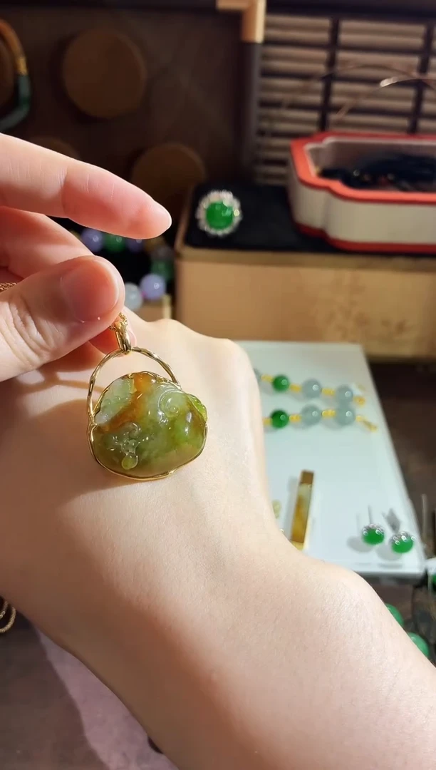 吊坠(不含链)18K金镶嵌翡翠吊坠