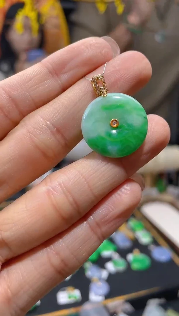 【闪购商品】翡翠颈饰18K金镶嵌假一赔三