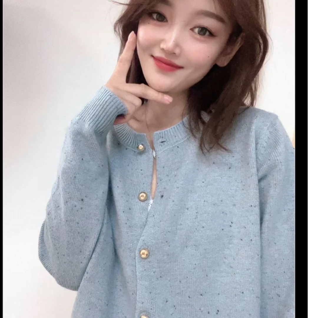 小金扣雾蓝色软糯百搭显白针织衫