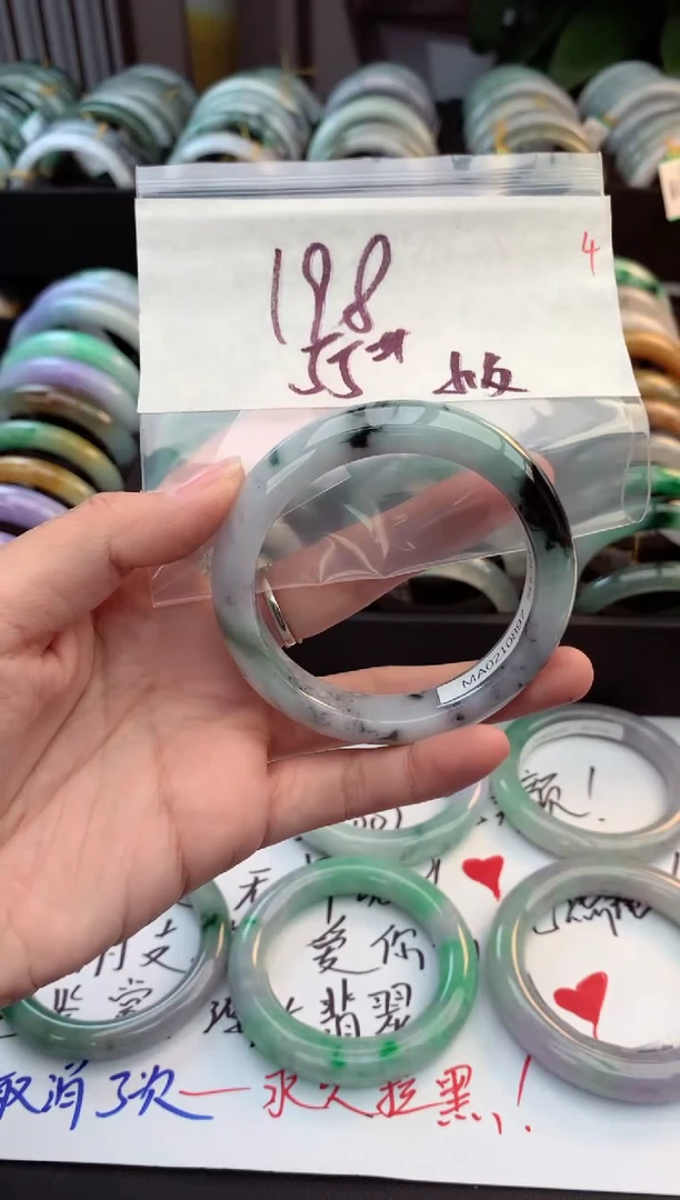 未镶嵌定制翡翠毛货需精细抛光+多人