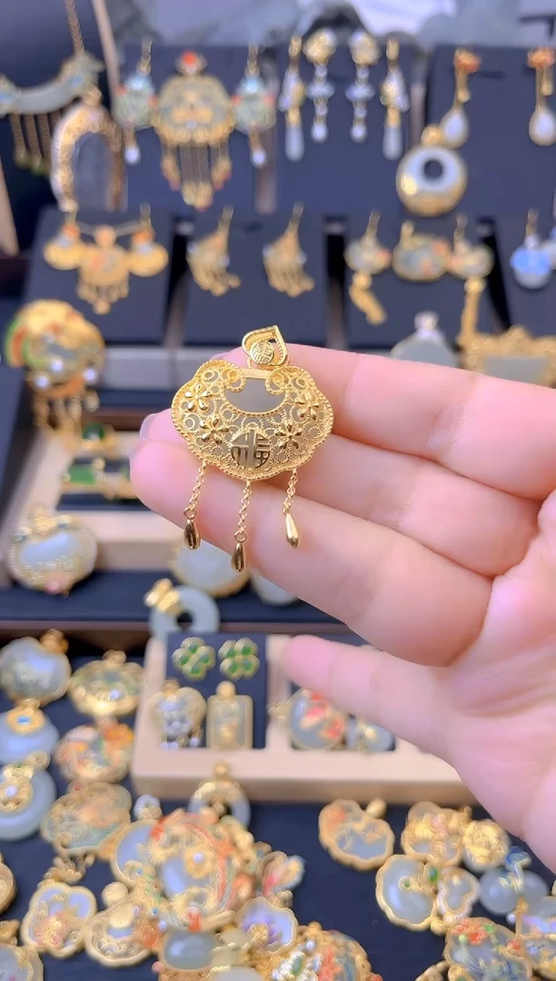 【闪购商品】和田玉吊坠银S925镀金镶嵌花丝镂空如意流苏吊坠