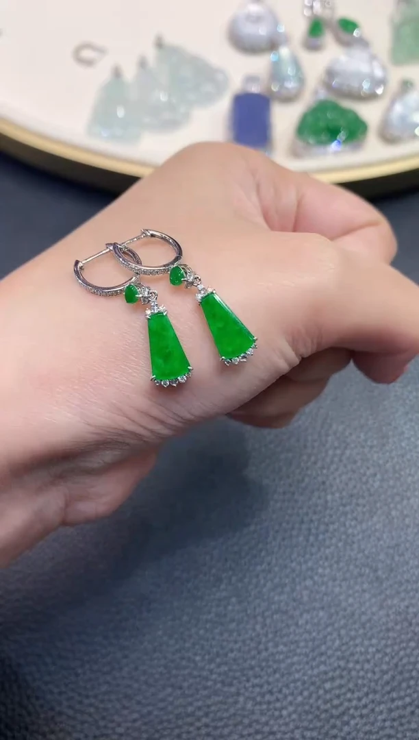 18K金镶嵌翡翠耳饰A54