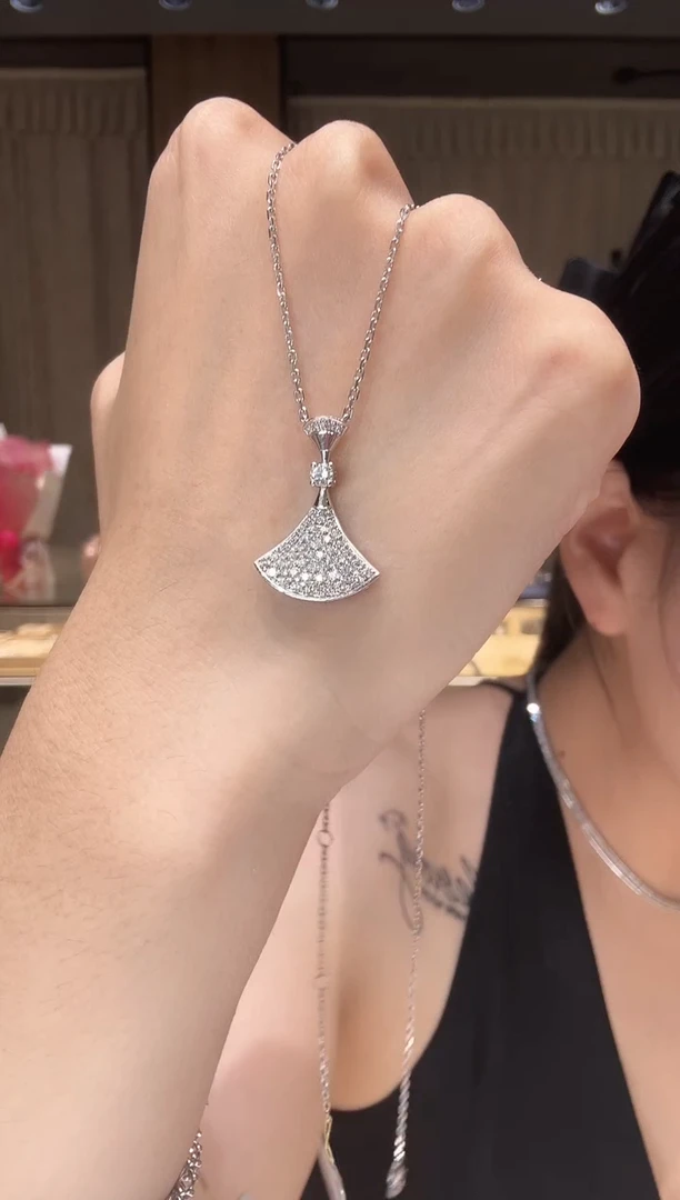 铂Pt950镶嵌项链钻石大号裙子