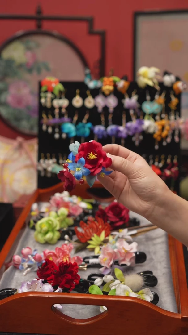 刺绣非遗绒花手工饰品