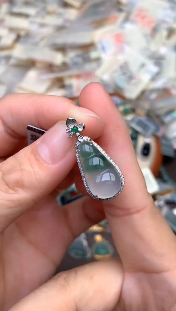 18K金镶嵌挂件翡翠—