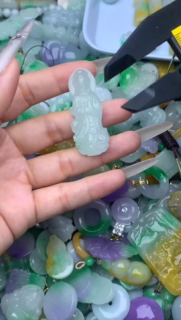 翡翠未镶嵌颈饰天然缅甸翡翠吊坠