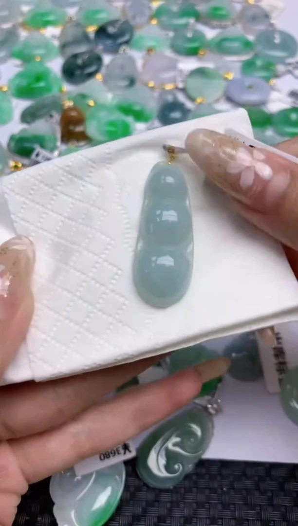 翡翠未镶嵌颈饰天然A货翡翠