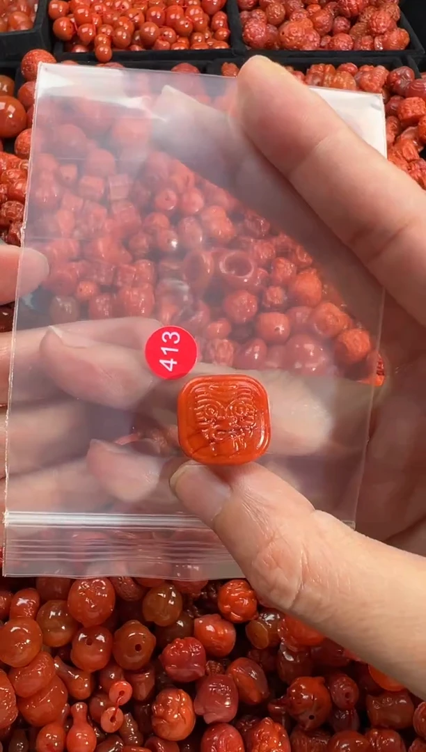 南红玛瑙未镶嵌颈饰1