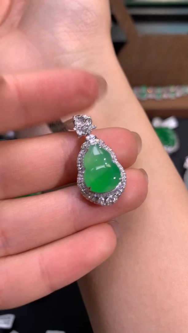 【闪购商品】翡翠吊坠(不含链)18K金镶嵌吊坠