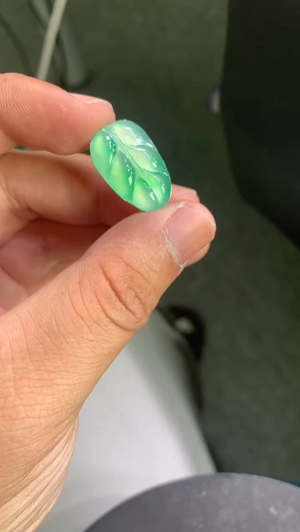 颈饰未镶嵌翡翠叶子