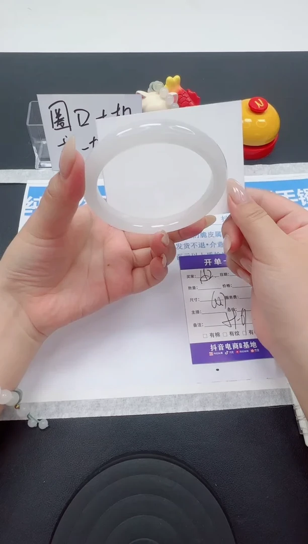 【闪购商品】石英质玉手镯未镶嵌编号：152--60.7圈 天山翠