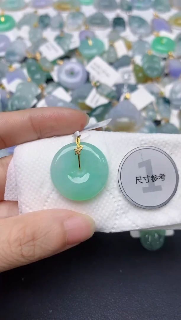 翡翠18K金镶嵌颈饰天然缅甸A货翡翠