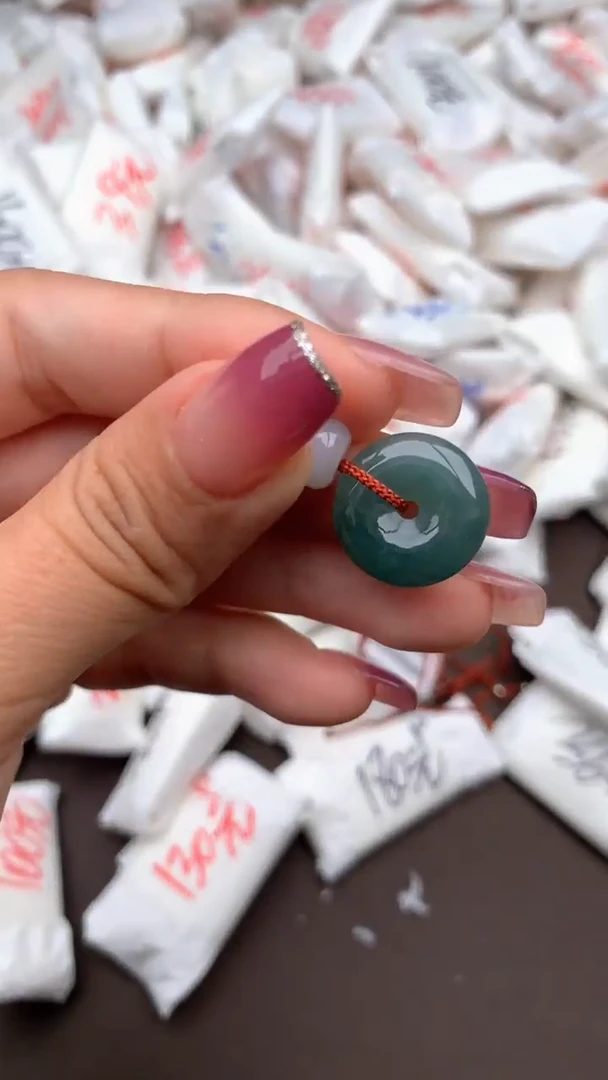 【闪购商品】翡翠挂件未镶嵌一