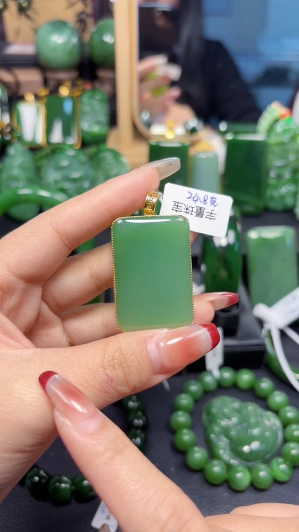 【闪购商品】和田玉（碧玉）吊坠(赠链)18K金镶嵌1