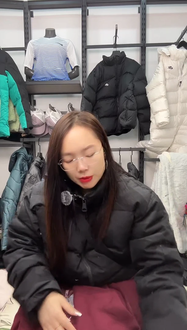 2438 闪购编码  运动卫衣裤以直播间过款为准 尺码  · M