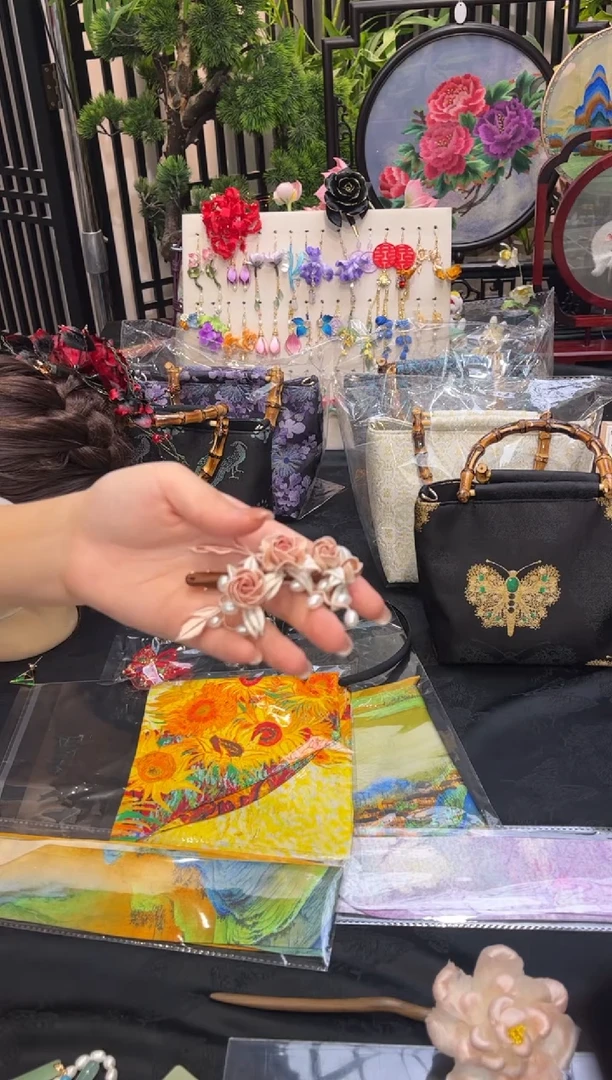 织绣C****.非遗绒花苏绣饰品