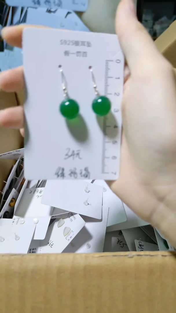 足银镶嵌耳饰水晶（多样性发货）以图为准随机发货