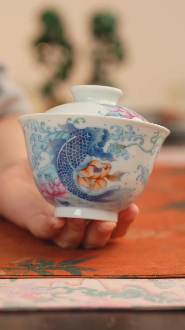 望玉斗彩锦上添花盖碗