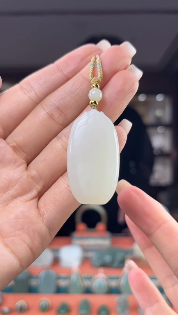 颈饰未镶嵌和田玉佩佩