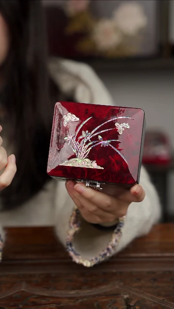 小贝雕盒 深红兰草
