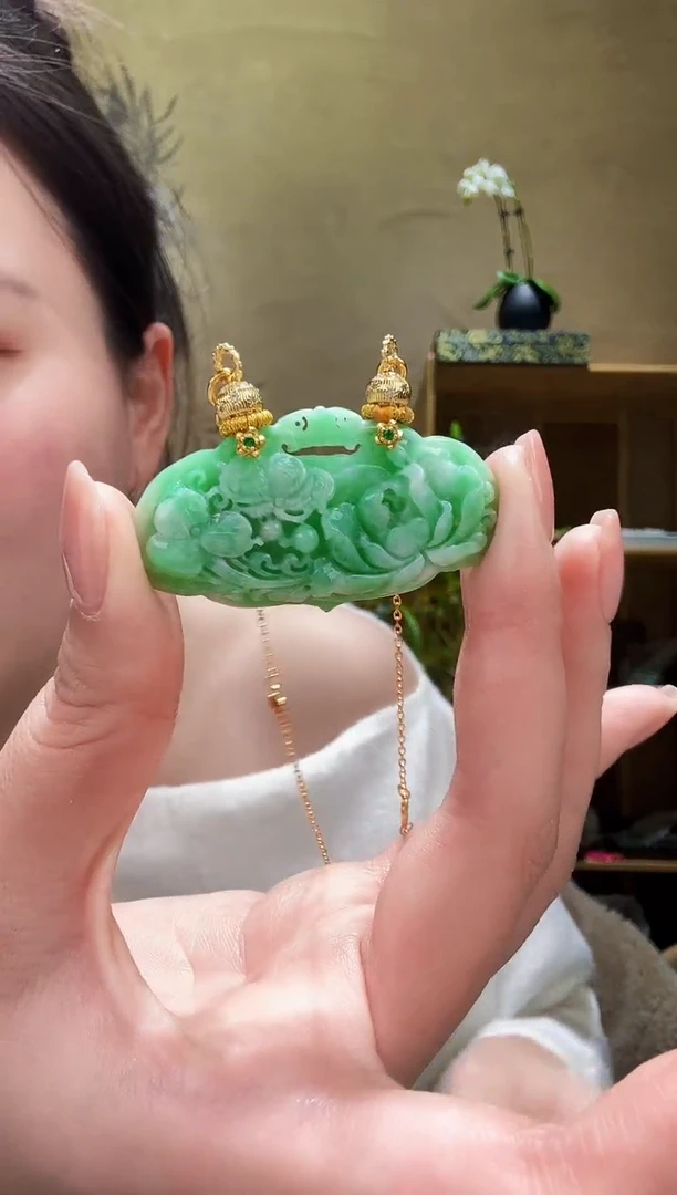 颈饰未镶嵌翡翠吊坠