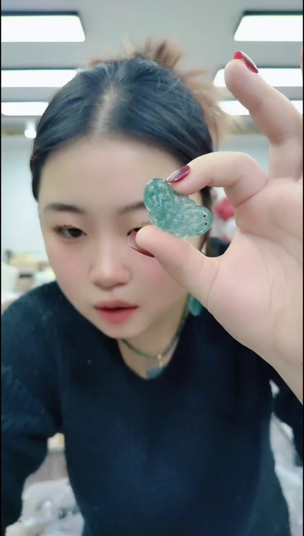 【闪购商品】翡翠颈饰未镶嵌2129蓝水雕刻蝴蝶