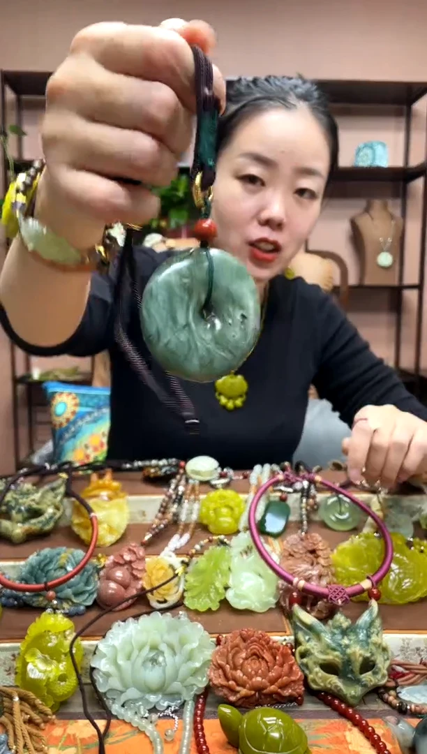 未镶嵌岫玉吊坠·
