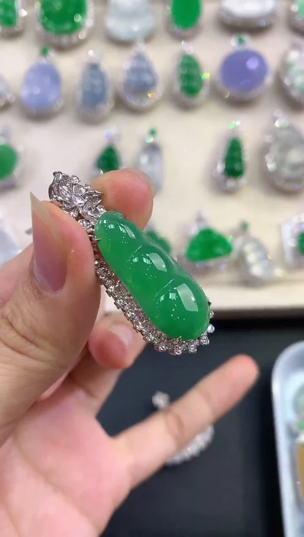 翡翠18K金镶嵌吊坠(不含链)D66春日珠宝