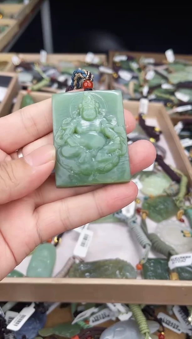 颈饰未镶嵌和田玉1