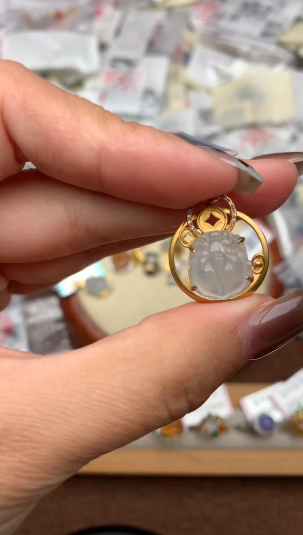 18K金镶嵌挂件翡翠—